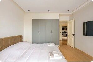 3 quartos, ferros/tábuas de passar roupa, Wi-Fi, roupa de cama