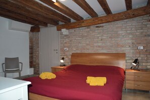 1 bedroom, iron/ironing board, WiFi, bed sheets - apartment with private courtyard (Venezia)