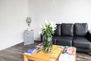 Reception - OYO A Better Night Hotel - Manchester Salford (Salford)