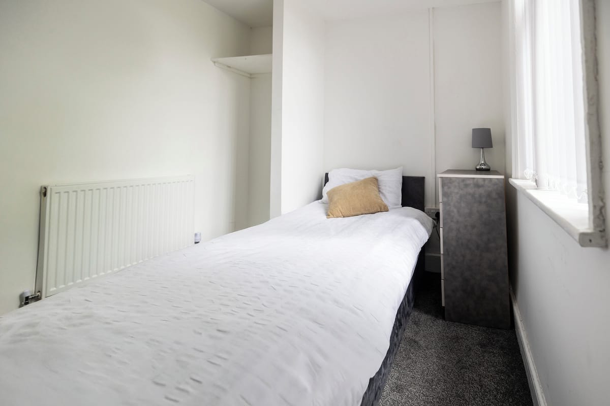 Standard Single Room, 1 Single Bed | Iron/ironing board, free WiFi, bed sheets