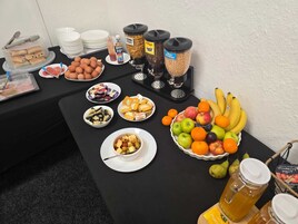 Free daily continental breakfast