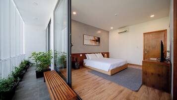 8 bedrooms, in-room safe, iron/ironing board, free WiFi