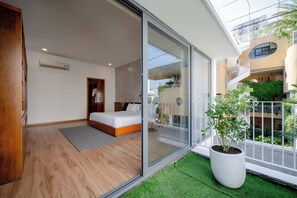 8 bedrooms, in-room safe, iron/ironing board, free WiFi