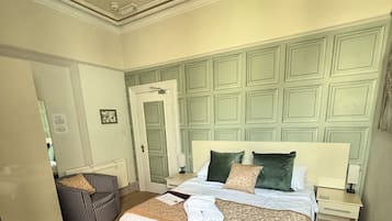 Habitación Confort con 1 cama matrimonial o 2 individuales | Ropa de cama de alta calidad y tabla de planchar con plancha