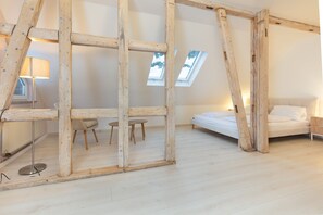 3 bedrooms, iron/ironing board, travel cot, WiFi - Modern vacation apartment in Lauscha, near Rennsteig and the Silbersattel ski arena. (Lauscha)