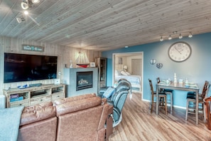 Smart TV, fireplace