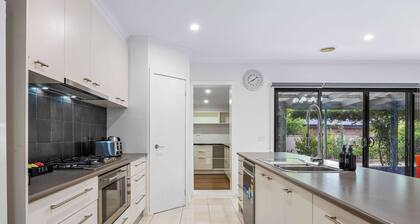 The Canadian Escape, Ballarat - Up to 10 guests!