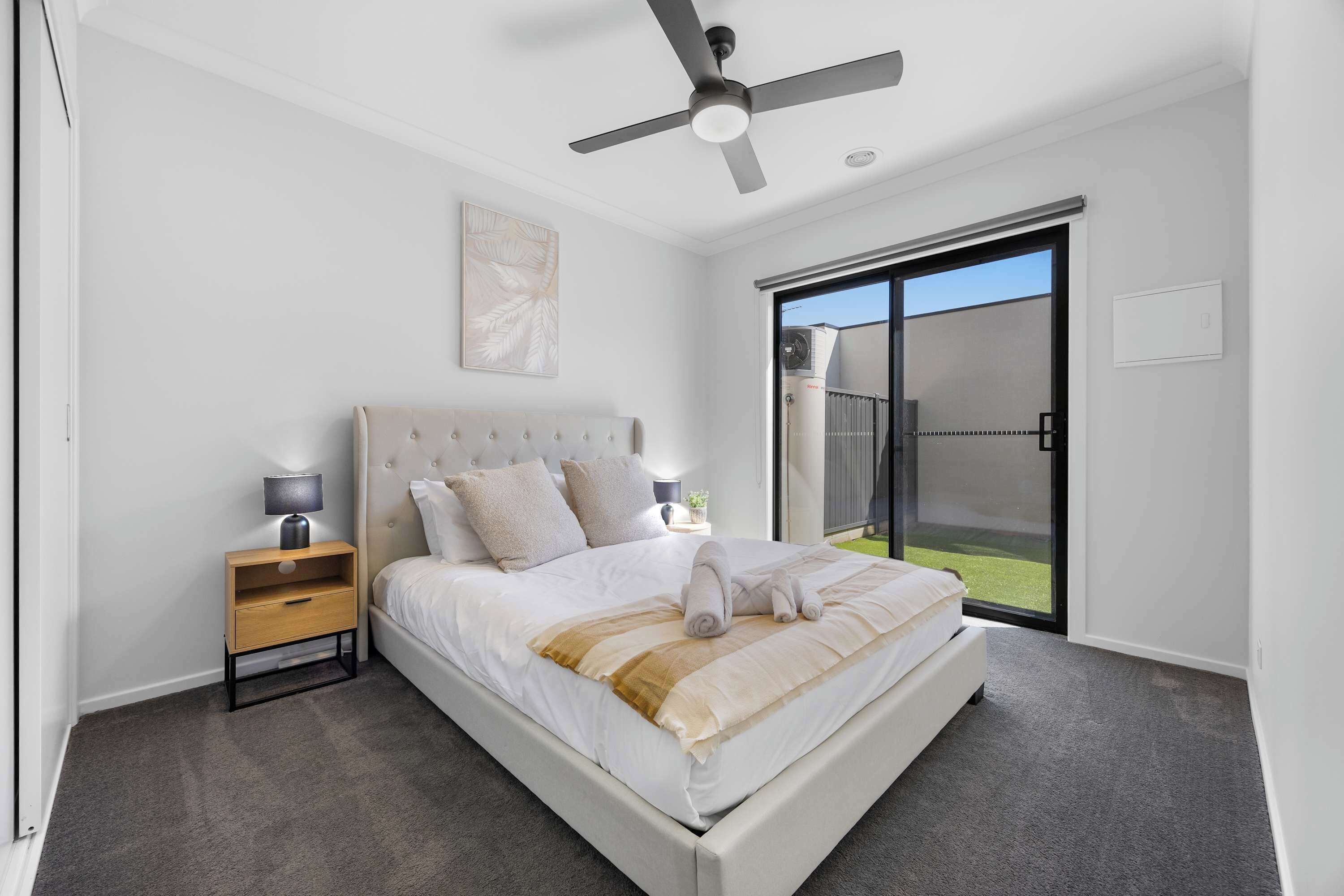3 habitaciones, tabla de planchar con plancha, wifi y ropa de cama 