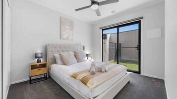 3 habitaciones, tabla de planchar con plancha, wifi y ropa de cama
