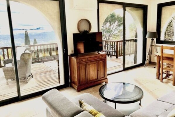 智能電視、壁爐