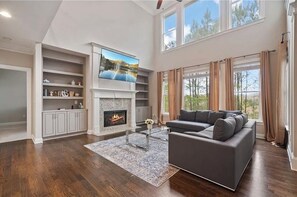 Smart-TV, Kamin, Videospiele