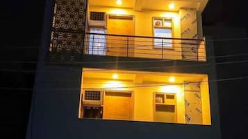 Mặt tiền nơi lưu trú