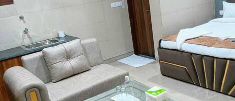 Deluxe Double Room, Balcony | Soundproofing