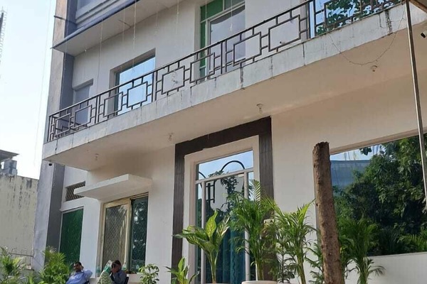 Fachada da propriedade