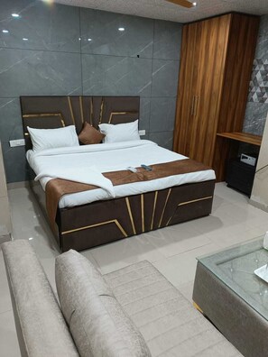 Deluxe tweepersoonskamer, balkon | Geluiddichte muren