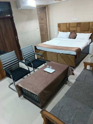 Deluxe Double Room, Balcony | Kalis bunyi