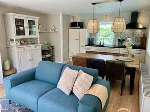 Living room - Bungalow for 4 Persons With South-facing Terrace (Sint Maartensvlotbrug)