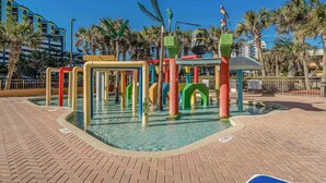A children's play area with colorful structures and a water feature. - Cozy 1-bedroom condo with AC, WiFi in Terrific Myrtle Beach (Myrtle Beach)