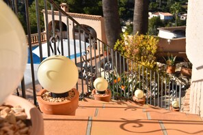 المنطقة المحيطة بالمنشأة