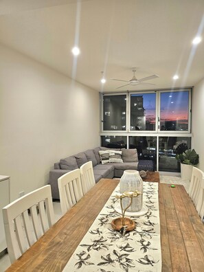 Interior - Modern top floor, entire unit with view of the story bridge. Pool and gym. (Newstead)
