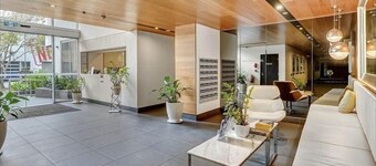 Modern top floor, entire unit with view of the story bridge. Pool and gym.