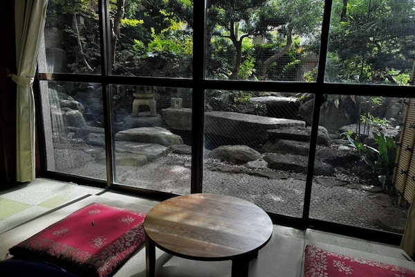 Twin Room, Non Smoking, Garden View | Interior