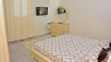1 chambre, lit parapluie, Wi-Fi gratuit, draps fournis