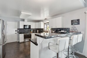 Villa, 4 Schlafzimmer | Eigene Küche | Kühlschrank, Ofen, Wasserkocher mit Kaffee-/Teezubehör, Wasserkocher