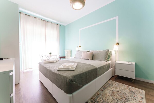 2 bedrooms, desk, iron/ironing board, travel cot