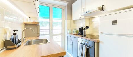 Fridge, microwave, oven, stovetop
