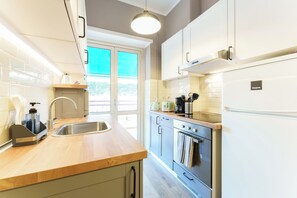 Kühlschrank, Mikrowelle, Ofen, Herdplatte