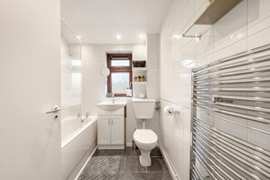 Hair dryer, towels, soap, toilet paper - Charming Retreat in Waltham Cross. 20 Mins to Central London (Waltham Cross)