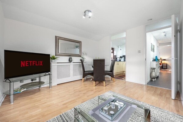 Interior - Charming Retreat in Waltham Cross. 20 Mins to Central London (Waltham Cross)