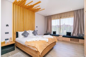 4 bedrooms, in-room safe, iron/ironing board, travel crib