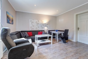 Smart TV - To the Baltic Sea beach Ahlbeck 7/near the beach with garage/terrace and WLAN (Heringsdorf)