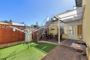 Outdoor dining - To the Baltic Sea beach Ahlbeck 7/near the beach with garage/terrace and WLAN (Heringsdorf)