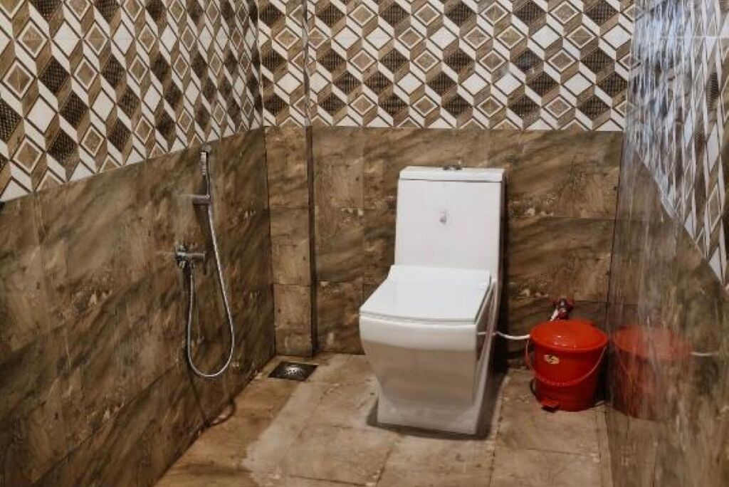 Shower, towels, soap, toilet paper