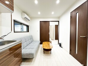 Desk, free WiFi - The Mate Fukuoka (Fukuoka)