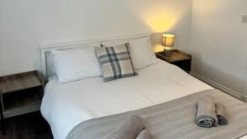 2 室のベッドルーム、WiFi、ベッドシーツ