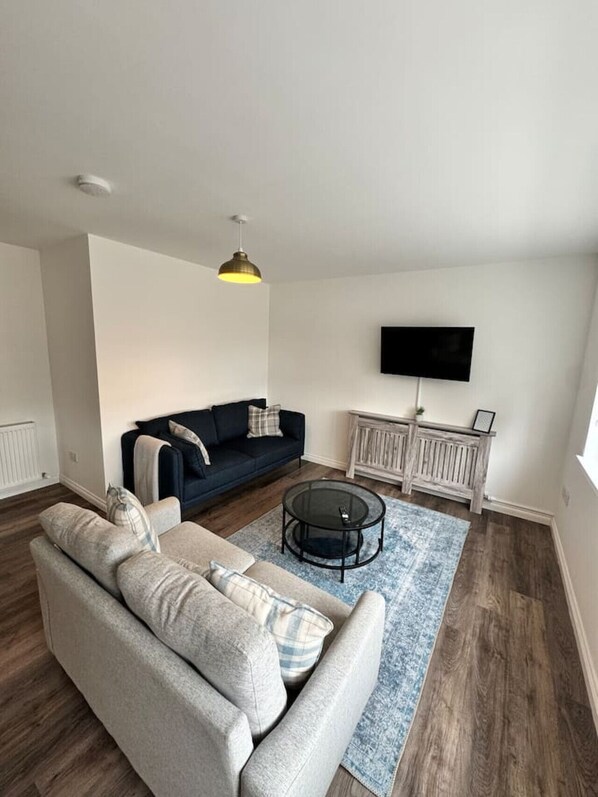 TV - Inchconnachan Apartment (Bonhill)