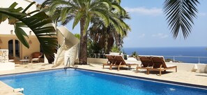 Outdoor pool - Villa Mar Azul 32 with spectacular seaviews (Mar Azul)
