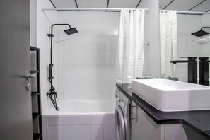 Hair dryer, towels, soap, toilet paper - A  well maintained apartment with all amenities and close to the burj khalifa, (Dubai)