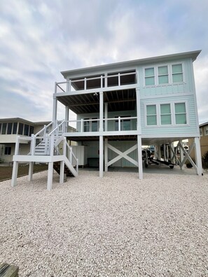 Exterior - “Tucked Inn” is a Charming NEW 4 bedroom house in lovely Holden Beach NC! (Holden Beach)
