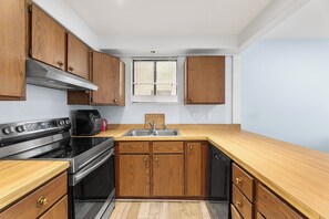 Microwave, dishwasher - Lighthouse Village 311 Senior Week Friendly (Ocean City)