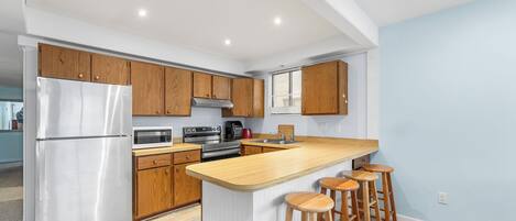 Microwave, dishwasher