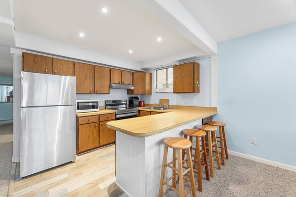 Microwave, dishwasher - Lighthouse Village 311 Senior Week Friendly (Ocean City)