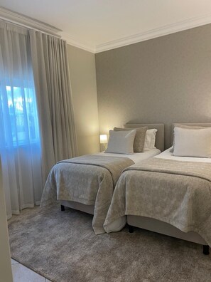 4 chambres, fer et planche à repasser, Wi-Fi, draps fournis
