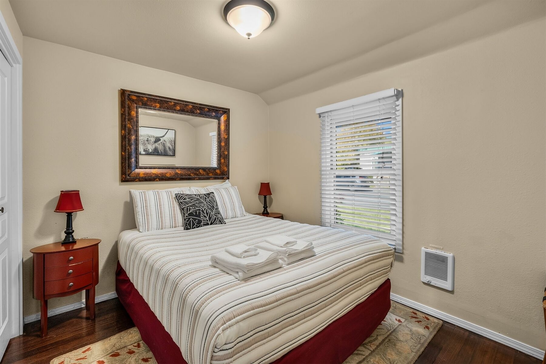 1 chambre, fer et planche à repasser, Wi-Fi gratuit, draps fournis