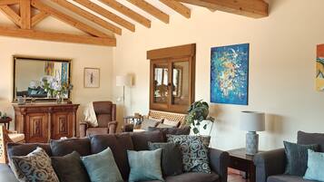 Smart-tv, boeken en een stereo