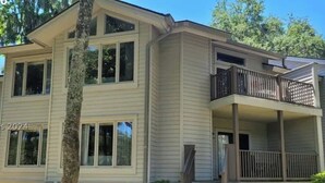 A two-story house with a balcony on the second floor. - Shipyard Resort - Brigantine Quarters (Hilton Head Island)